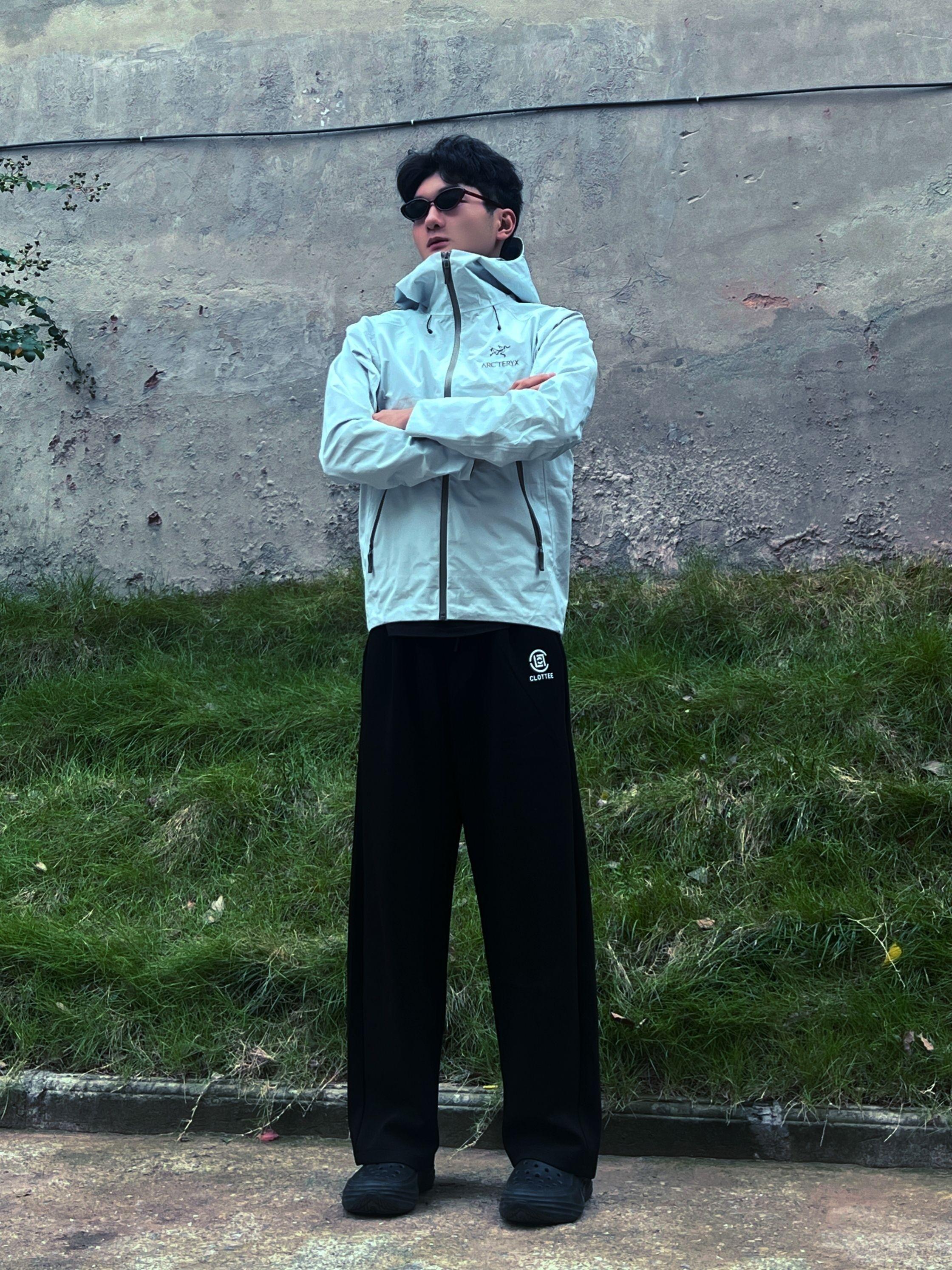 今日ootd/卫裤配短袖和冲锋衣都这么搭嘛
